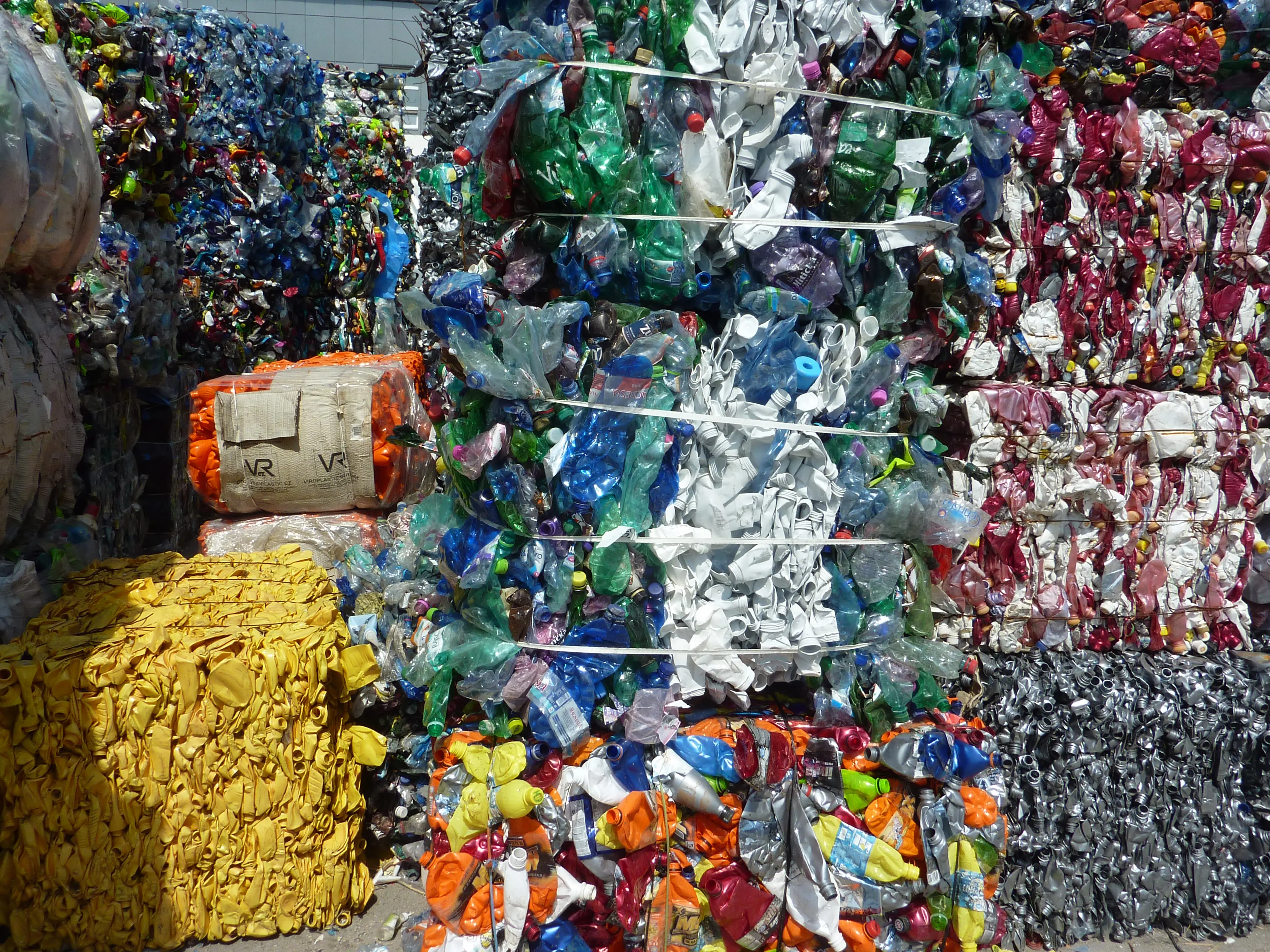 Pet bales store